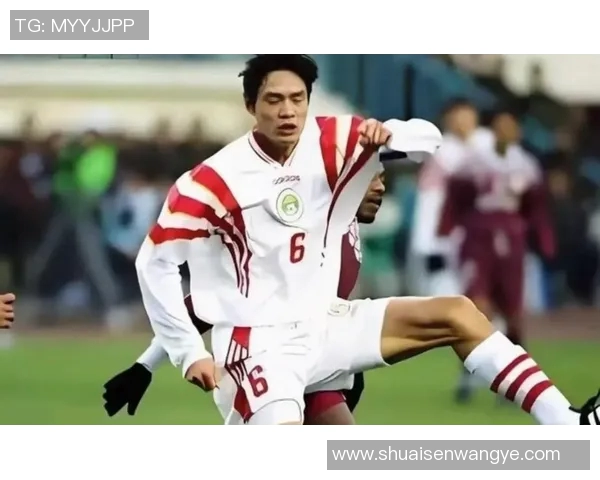 综艺节目中突然出现的足球明星究竟是谁引发了大家的热议和关注